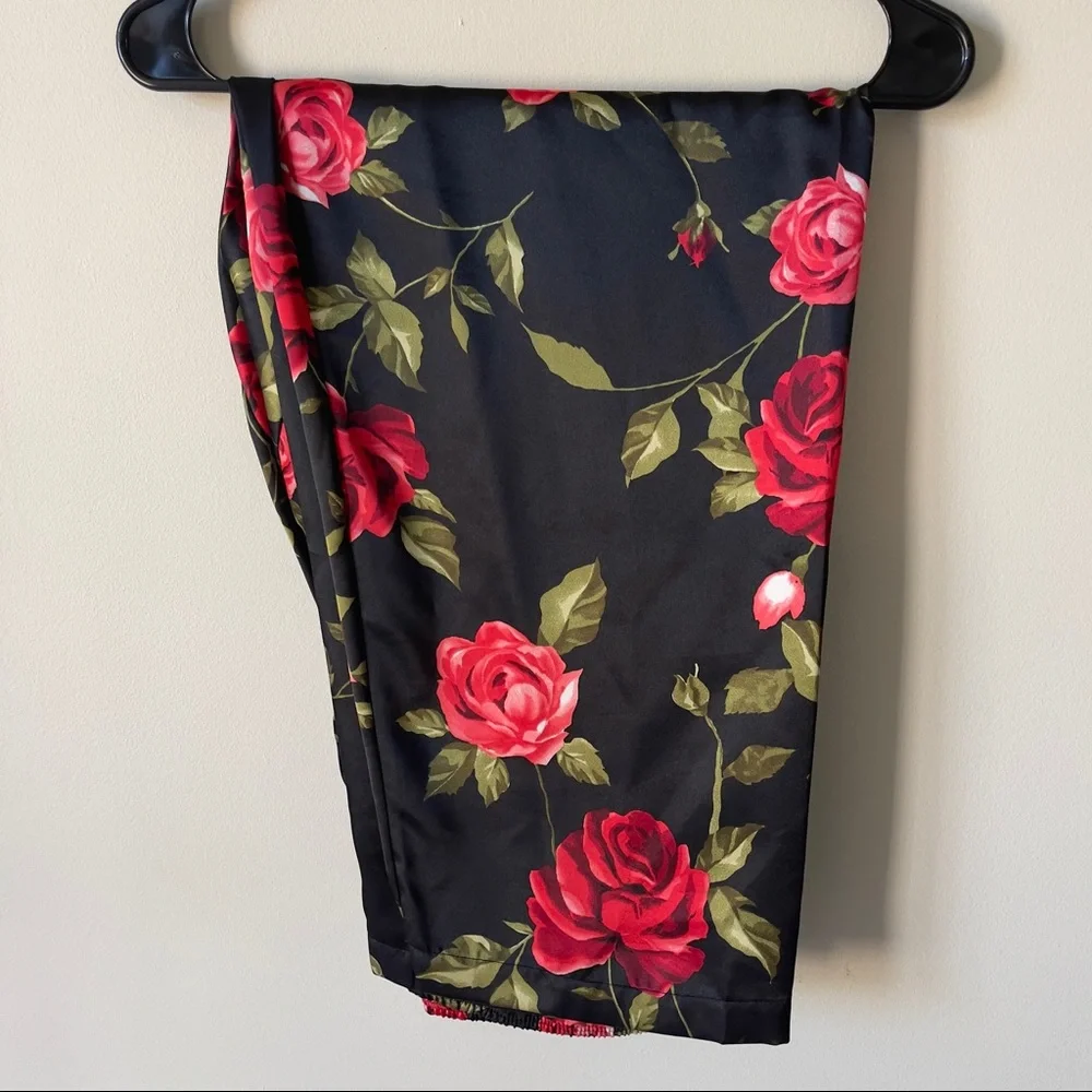 Morgan Taylor Black & Red Floral Long Sleeve Satin Like Pajama Set Size L EUC - Picture 3 of 8